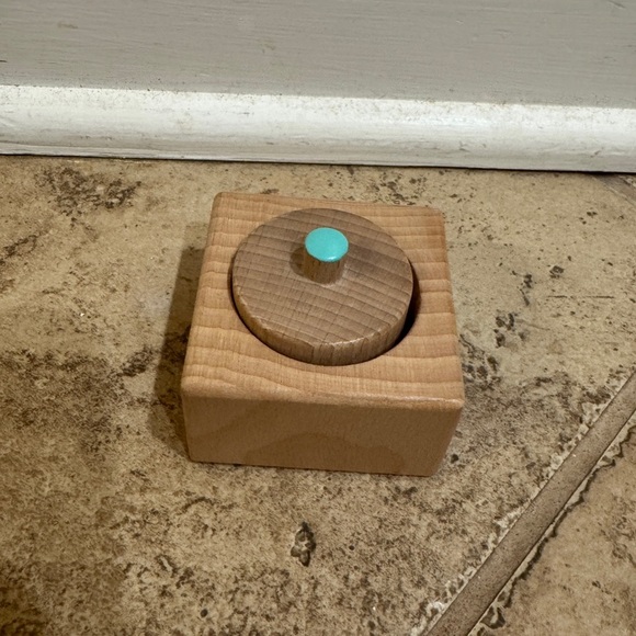 NWOT Lovevery Baby Wooden Pincer Grasp Puzzle Piece - Picture 1 of 4